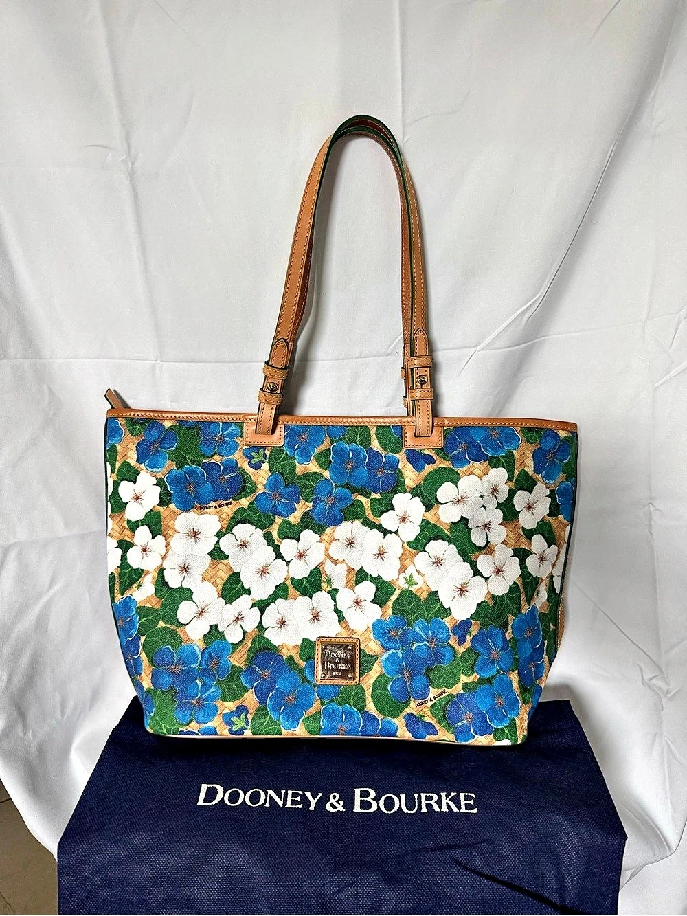 Dooney & Bourke Hydrangea Floral Large Tote Bag Blue White New w/o tags includes